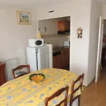 Apartment Ensoleille Et Spacieux Avec Parking, Centre De - Fr-1-71-62 Royan