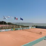 Ensoleille Et Spacieux Avec Parking, Centre De - Fr-1-71-62 * رويا