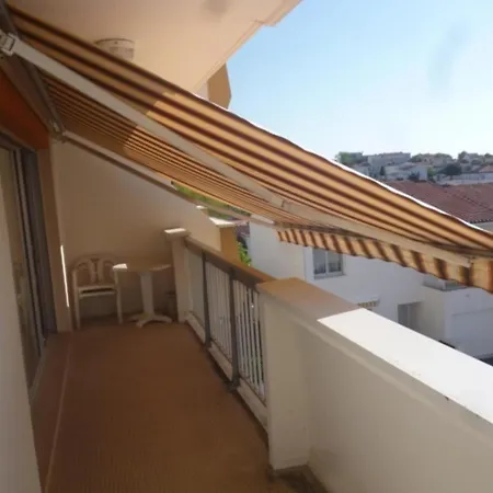 Ensoleille Et Spacieux Avec Parking, Centre De - Fr-1-71-62 ロワイヤン