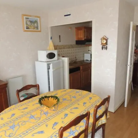 Apartman Ensoleille Et Spacieux Avec Parking, Centre De - Fr-1-71-62 Royan