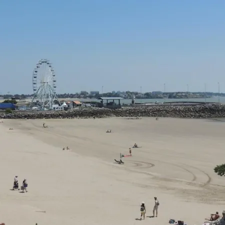 Ensoleille Et Spacieux Avec Parking, Centre De - Fr-1-71-62