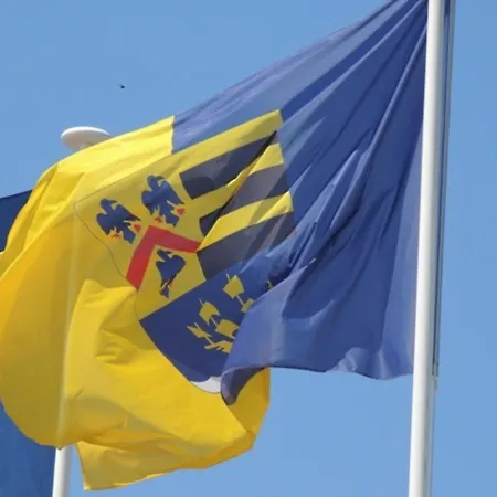 Ensoleille Et Spacieux Avec Parking, Centre De - Fr-1-71-62