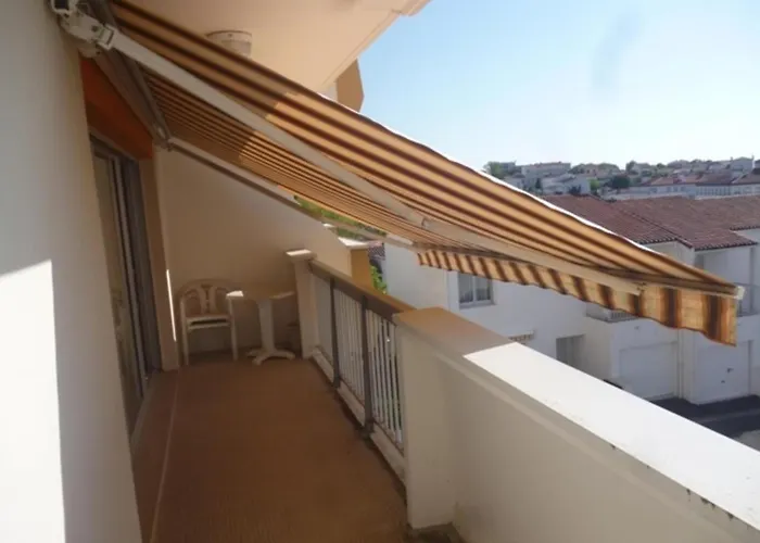 Ensoleillé Et Spacieux Avec Parking, Centre De - Fr-1-71-62 Royan