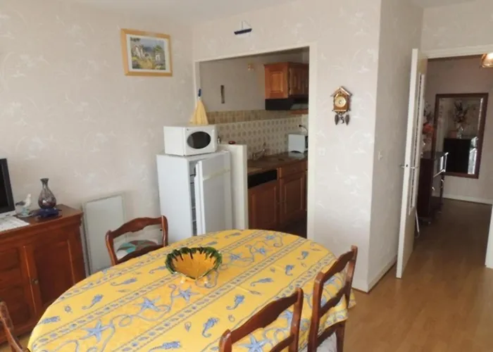 Appartement Ensoleillé Et Spacieux Avec Parking, Centre De - Fr-1-71-62 Royan