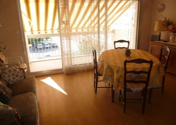 Appartement Ensoleillé Et Spacieux Avec Parking, Centre De - Fr-1-71-62 Royan