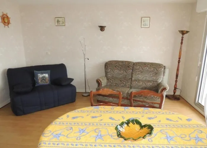 Ensoleille Et Spacieux Avec Parking, Centre De - Fr-1-71-62 Apartment