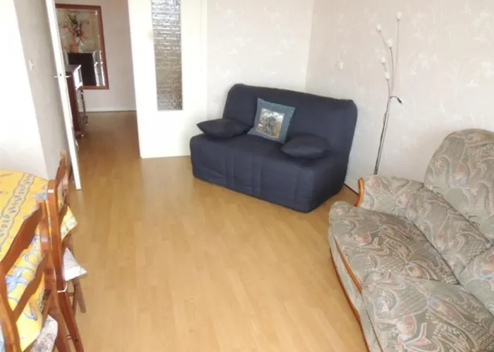 Appartement Ensoleillé Et Spacieux Avec Parking, Centre De - Fr-1-71-62 Royan