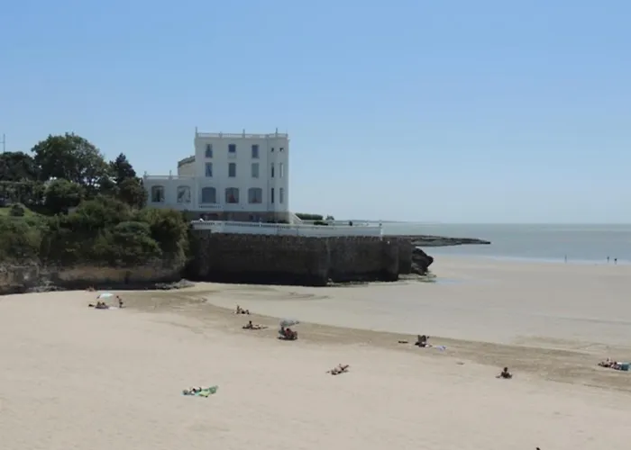 Apartment Ensoleille Et Spacieux Avec Parking, Centre De - Fr-1-71-62 Royan