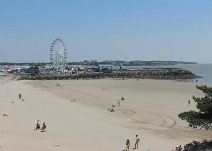 Ensoleillé Et Spacieux Avec Parking, Centre De - Fr-1-71-62