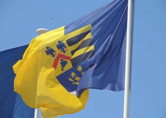 Ensoleillé Et Spacieux Avec Parking, Centre De - Fr-1-71-62