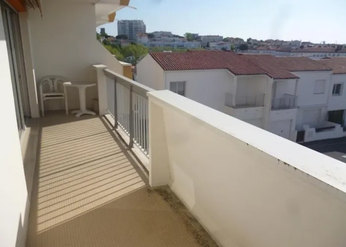 Ensoleille Et Spacieux Avec Parking, Centre De - Fr-1-71-62 Apartment