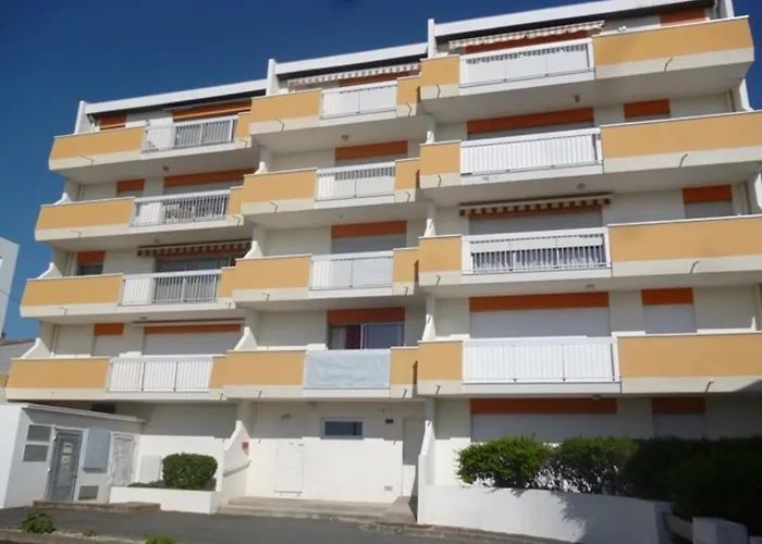 Ensoleillé Et Spacieux Avec Parking, Centre De - Fr-1-71-62 Royan