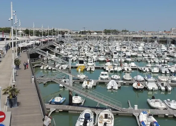Apartment Ensoleille Et Spacieux Avec Parking, Centre De - Fr-1-71-62